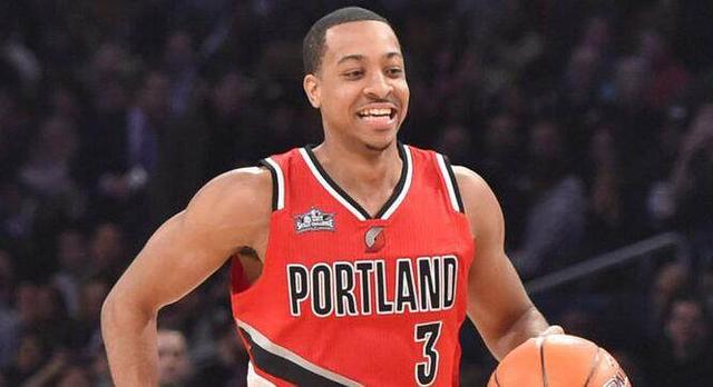 记者：除非大规模卖人，否则曼联不太可能继续追求多纳鲁马