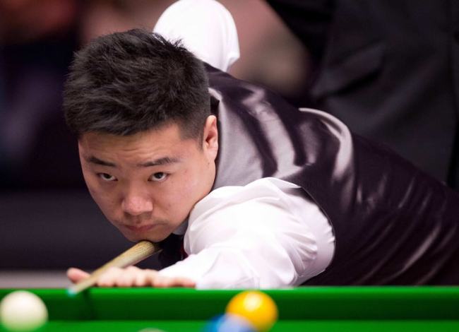 全北助教对主裁做出种族歧视动作遭到重罚。提前夺得...