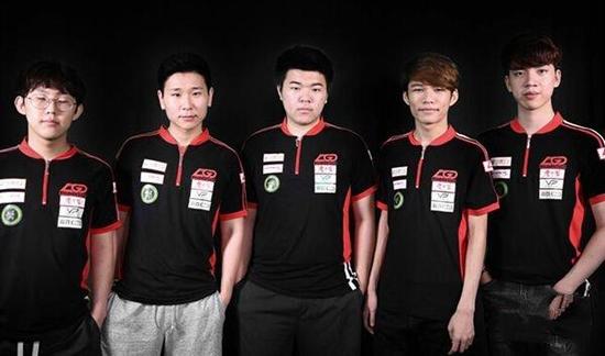 都体：尤文要求斯帕莱蒂遵守正装规定，比赛时不可以穿运动服