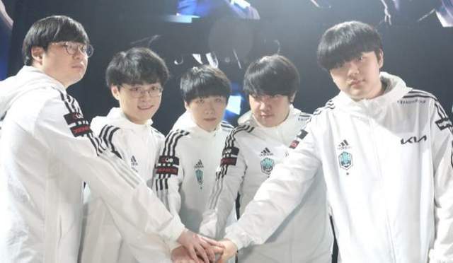 意甲战报：普利西奇梅开二度，米兰让二追三3-2逆转都灵